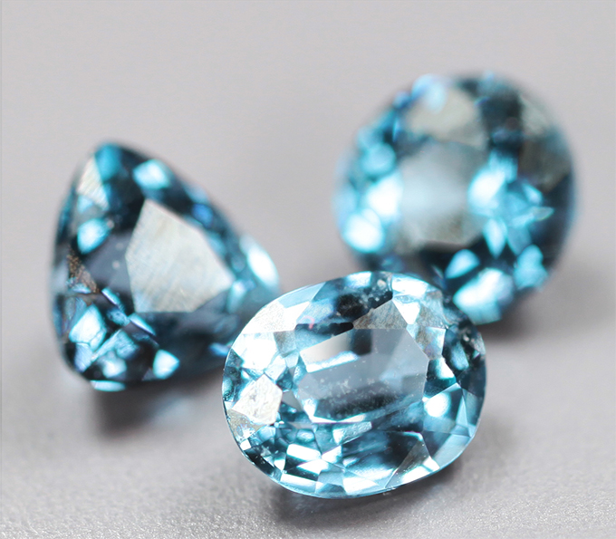 Редкий набор из 3 синих шпинелей 0,64 карата