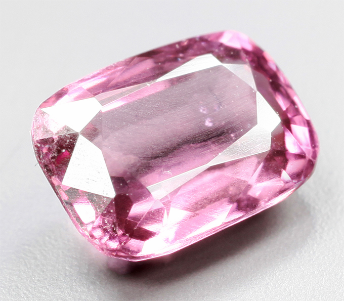 Пурпурно-розовая шпинель 1,03 карата
