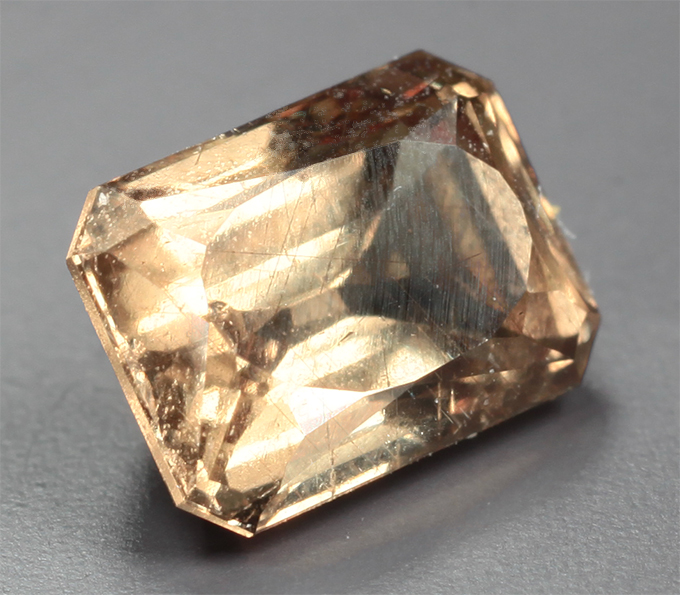 Гранат со сменой цвета 0,56 карата