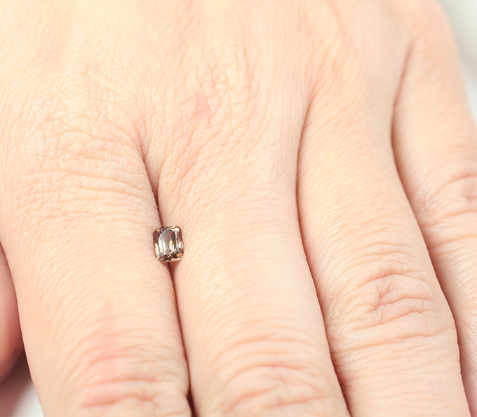 Гранат со сменой цвета 0,56 карата