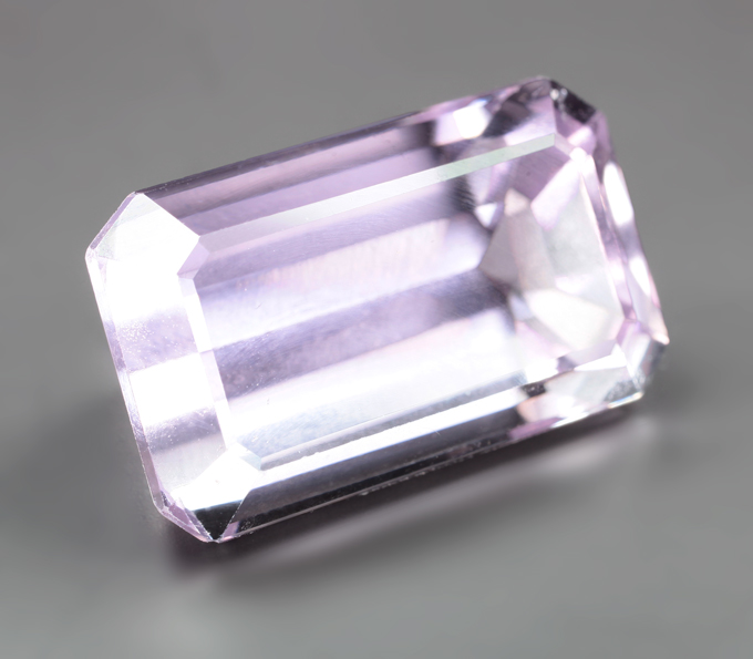 Чистейший крупный кунцит 19,71 карата