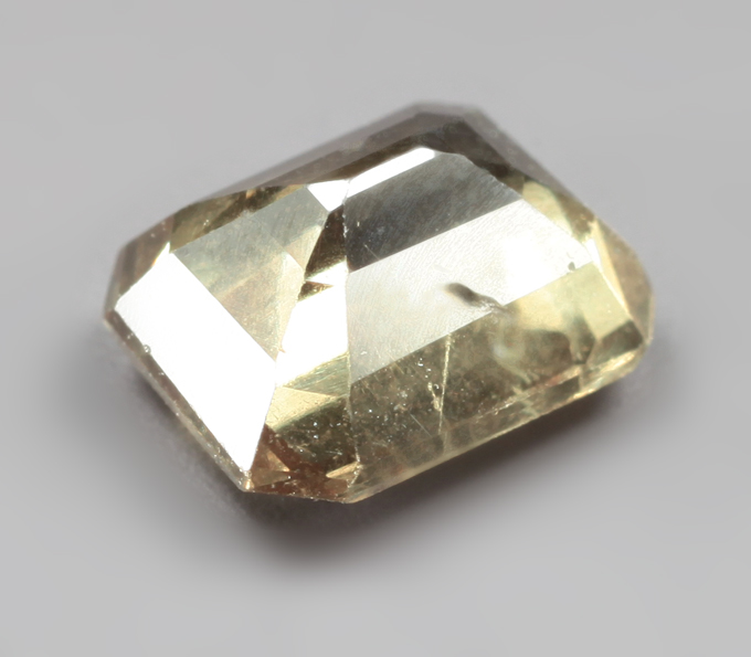 Гранат со сменой цвета 0,89 карата