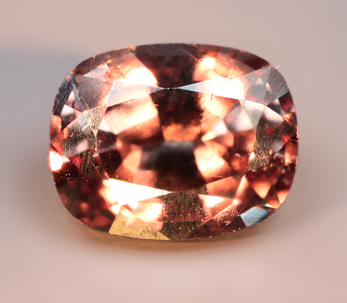 Гранат со сменой цвета 1,28 карата