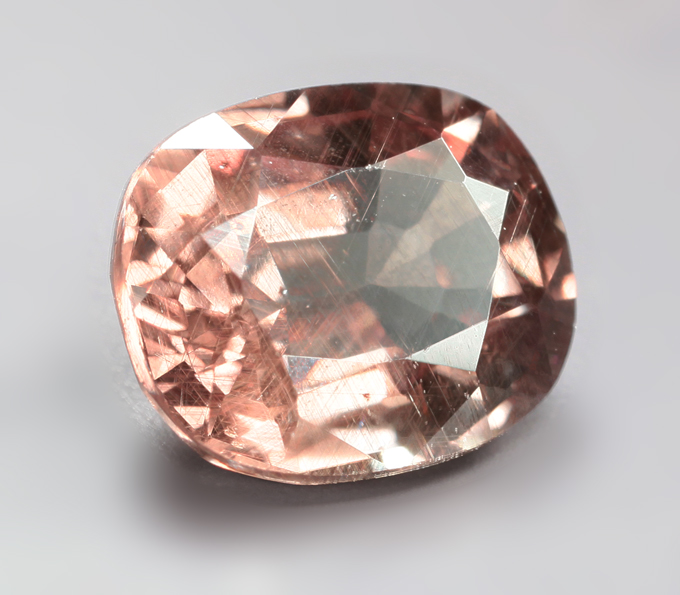 Гранат со сменой цвета 1,37 карата