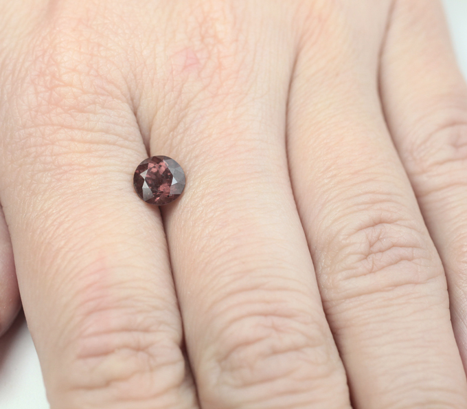 Гранат со сменой цвета 1,77 карата
