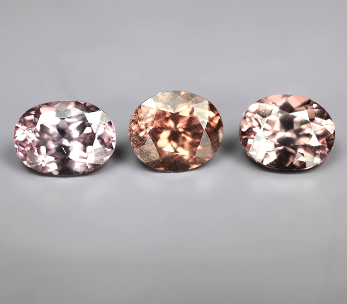 Редкий набор из 3 гранатов со сменой цвета 4,12 карата