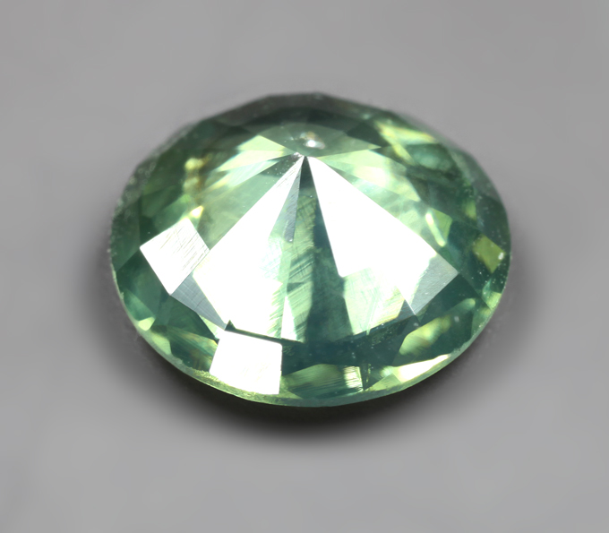 Редкий зеленый циркон высокой чистоты 1,96 карата