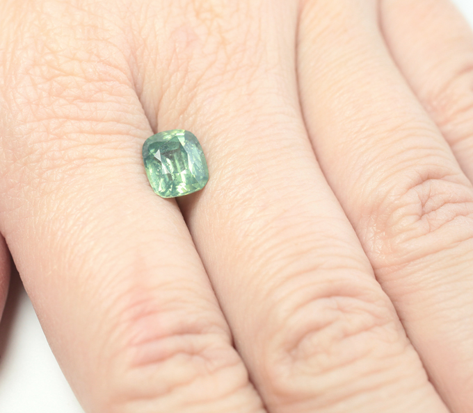 Редкий зеленый циркон 3,03 карата