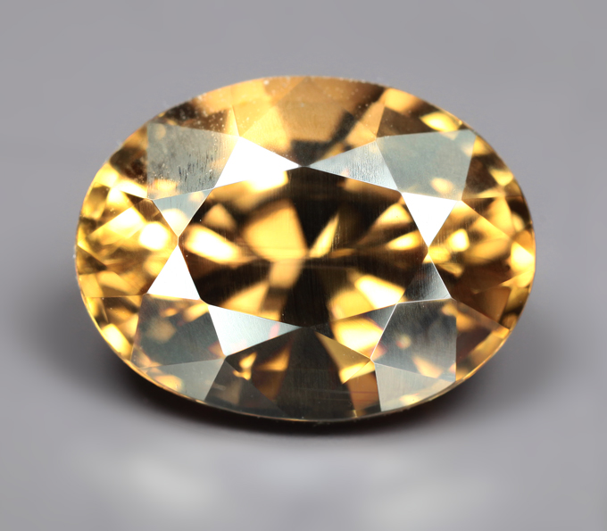 Желтый циркон высокой чистоты 4.48 карата