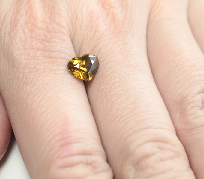 Редкая огранка! Желтый циркон высокой чистоты 2,38 карата