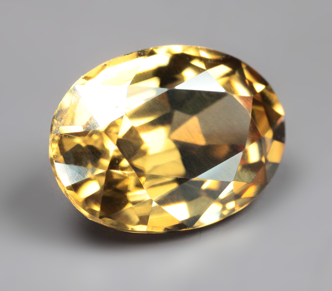 Чистейший зеленовато-желтый циркон 3,29 карата