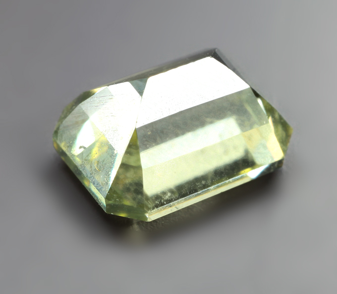 Желтовато-зеленый циркон 2,59 карата