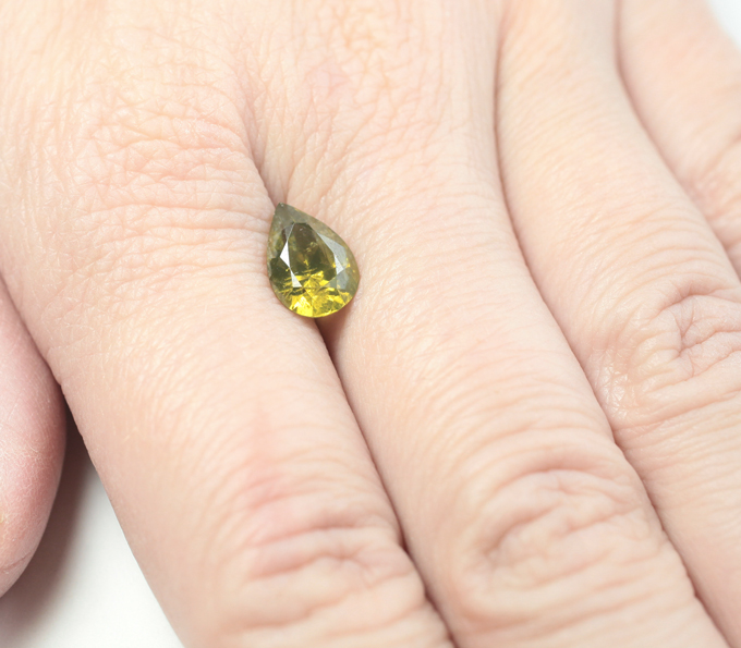 Яркий зеленовато-желтый циркон высокой чистоты 2,88 карата