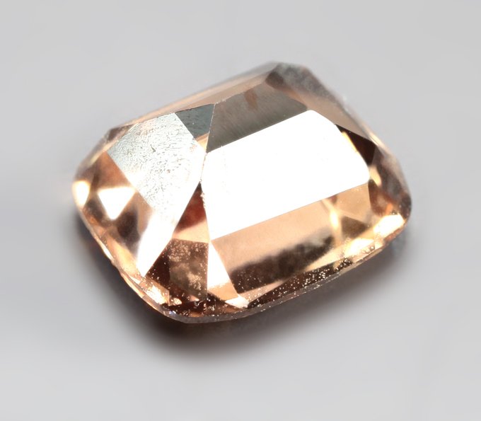 Оранжевато-желтый циркон 1,59 карата