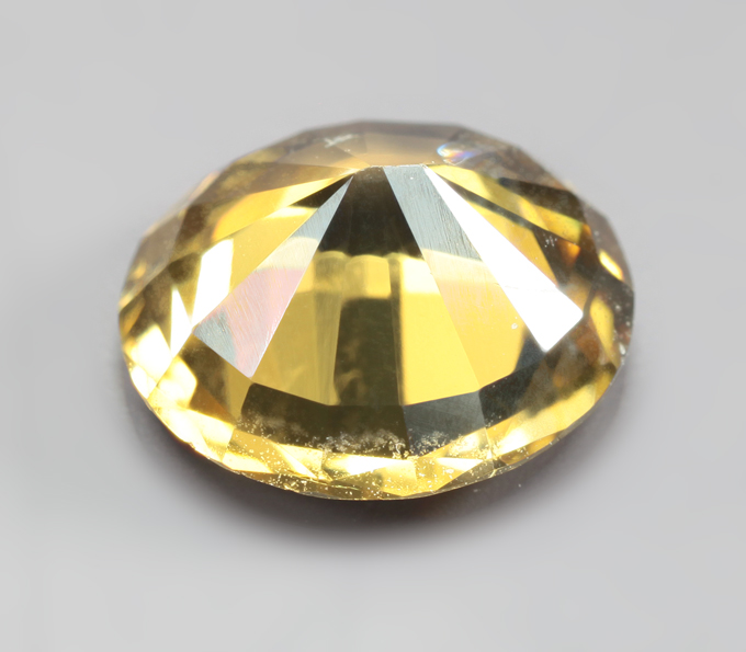 Чистейший ярко-желтый циркон 2,37 карата