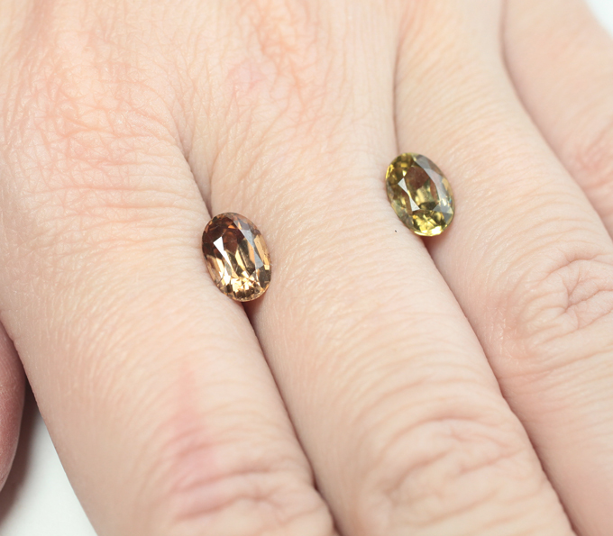 Пара цирконов 4,11 карата