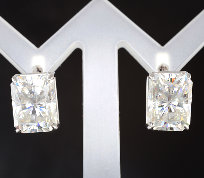 Золото Серьги с бесцветными муассанитами топовой огранки 11,92 карата