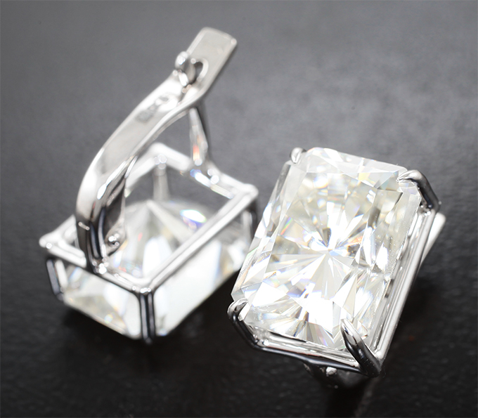 Серьги с бесцветными муассанитами топовой огранки 11,92 карата