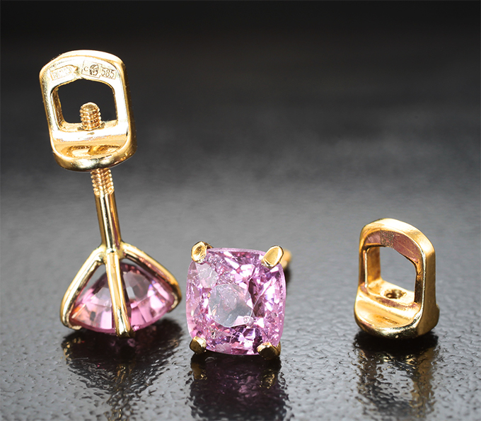 Серьги с неоново-розовыми шпинелями 2,09 карата