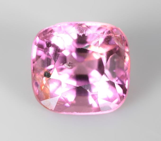 Серьги с неоново-розовыми шпинелями 2,09 карата