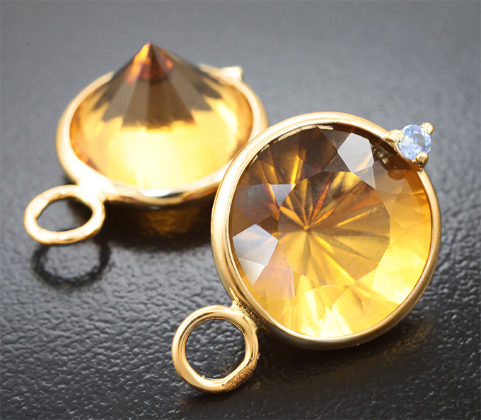 Подвесы для серег с чистейшими цитринами топовых цветовых характеристик 22,06 карата и сапфирами