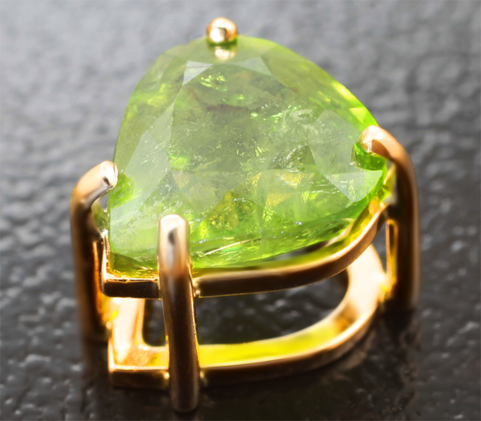 Кулон с цаворитом 2,25 карата