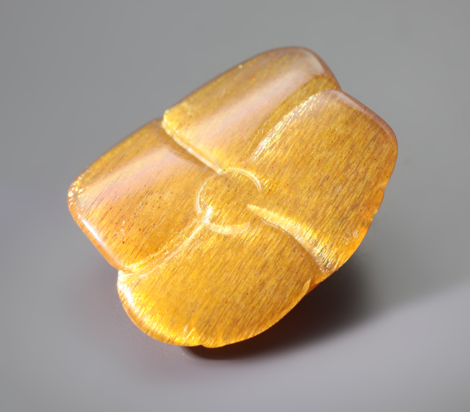 Резной солнечный камень 5,38 карата