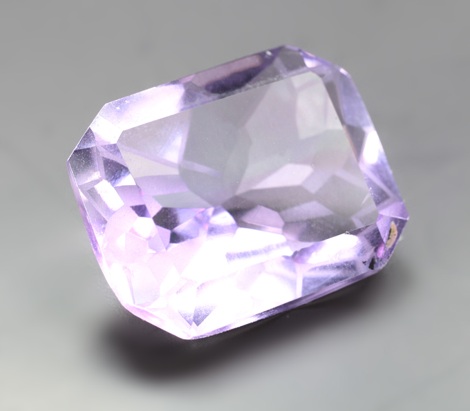 Аметист авторской огранки 8,24 карата