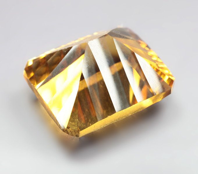 Яркий цитрин лазерной огранки  14,16 карата