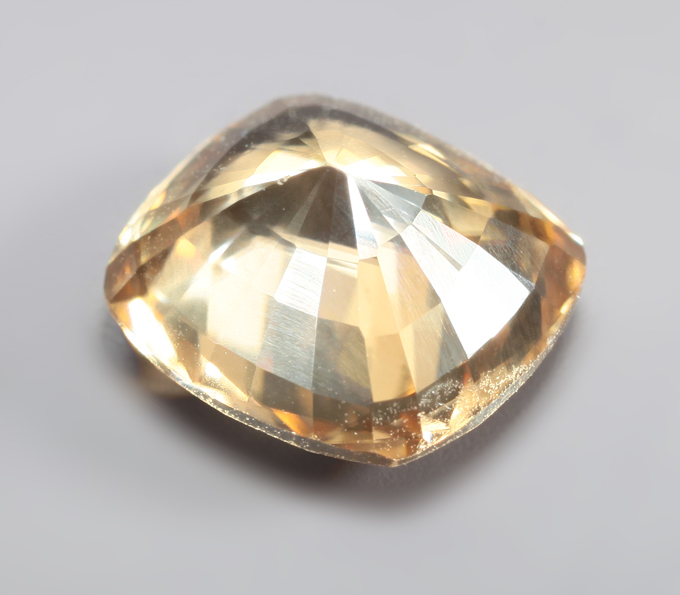 Желтый циркон высокой чистоты 2,81 карата