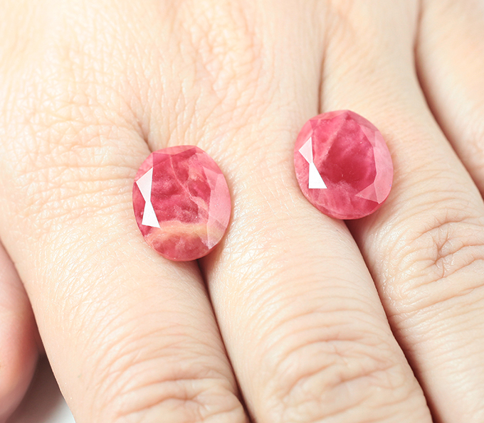 Редкая крупная пара ограненных родонитов 18,57 карата