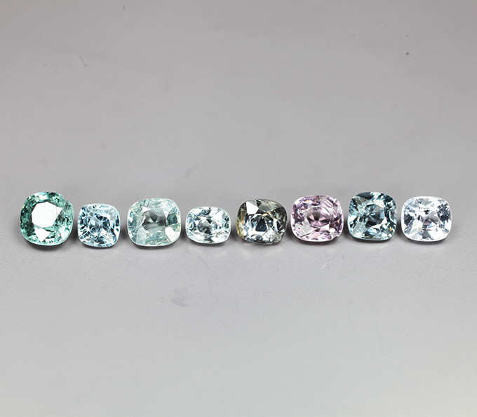 Набор из 8 разноцветных шпинелей 3,32 карата