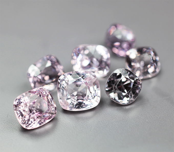 Крупный набор из 7 пурпурных и розовых шпинелей 4,47 карата