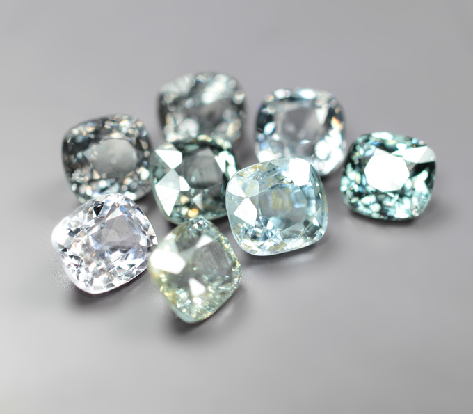 Крупный набор из 8 голубых и синих шпинелей 4,93 карата