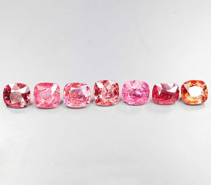 Крупный набор из 7 разноцветных шпинелей 5,21 карата