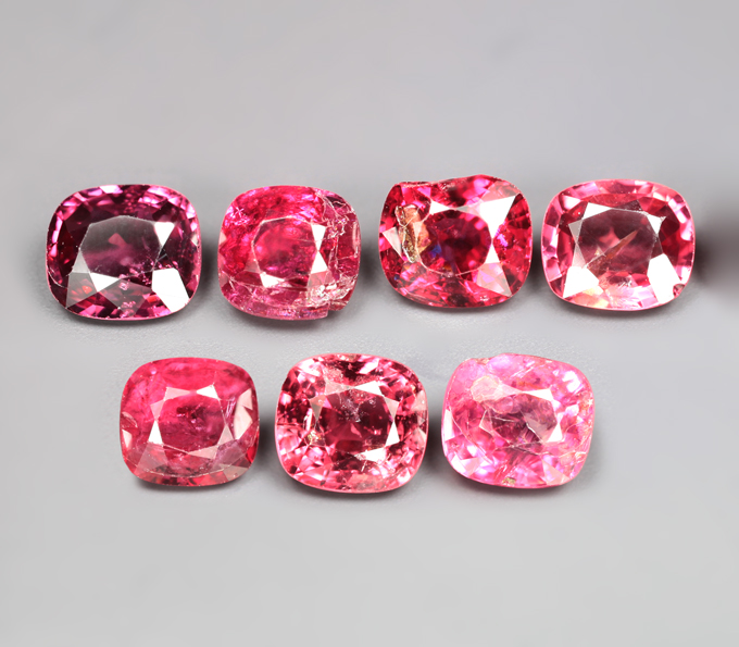 Крупный набор из 7 разноцветных шпинелей 4,28 карата