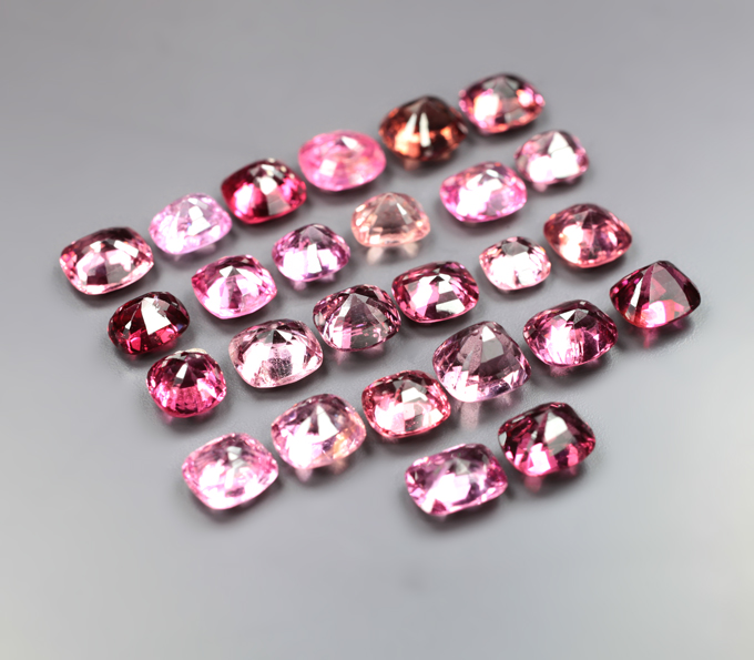 Крупный набор из 26 розовых и красных шпинелей 10,3 карата