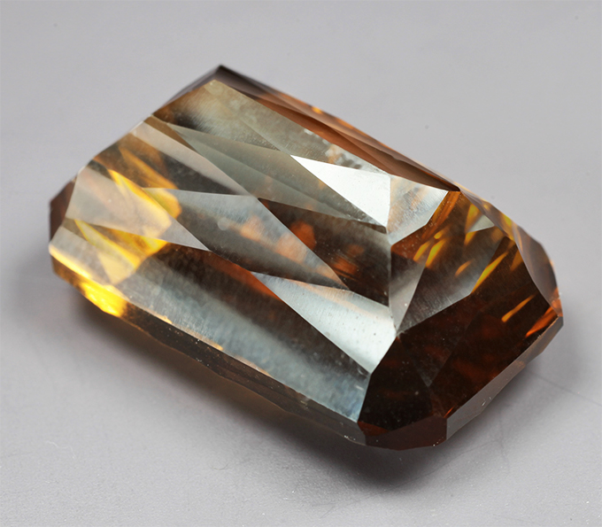 Чистейший крупный цитрин лазерной огранки 28,55 карата