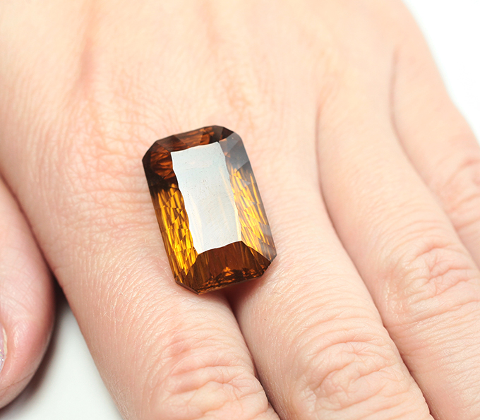 Чистейший крупный цитрин лазерной огранки 28,55 карата