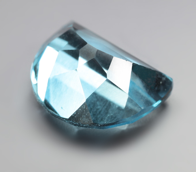 Чистейший топаз авторской огранки 3,89 карата