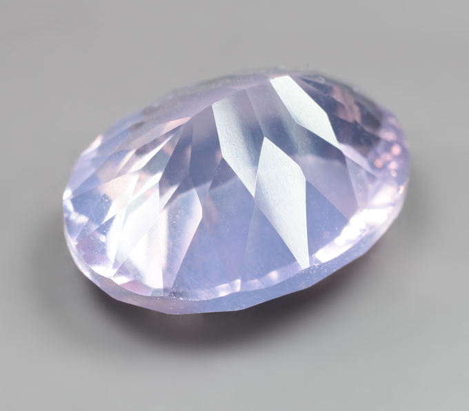 Чистейший лавандовый аметист лазерной огранки 6,19 карата