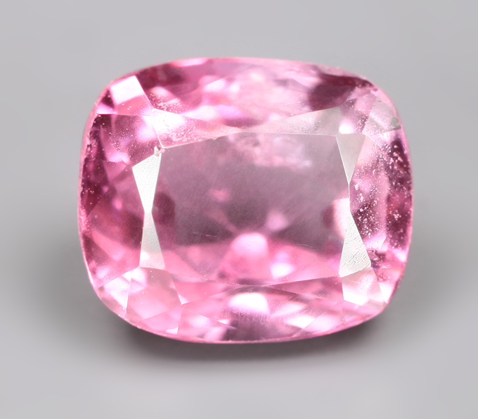Пурпурная шпинель со сменой цвета 1,08 карата