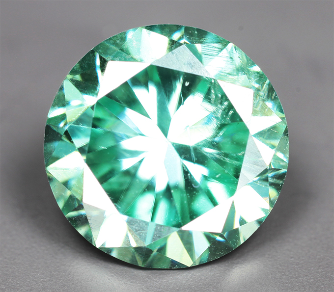 Голубовато-зеленый муассанит 2,64 карата