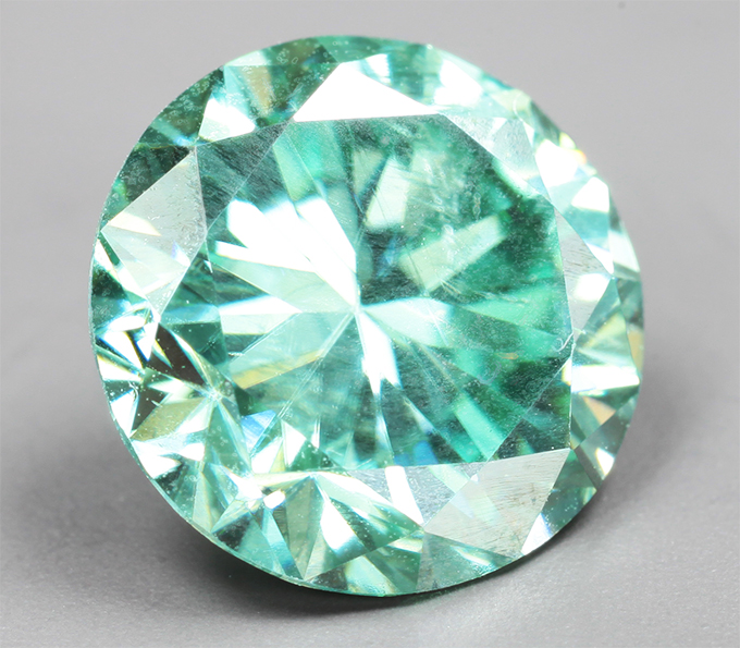 Голубовато-зеленый муассанит 2,64 карата