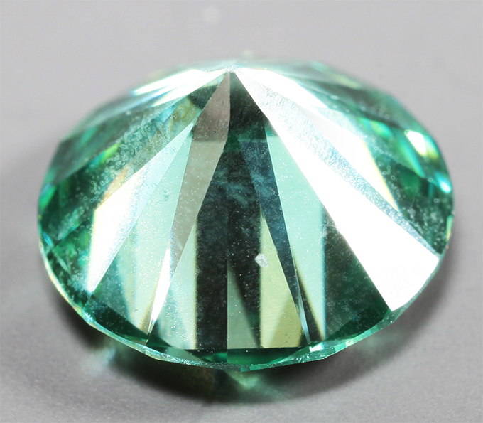 Голубовато-зеленый муассанит 2,64 карата