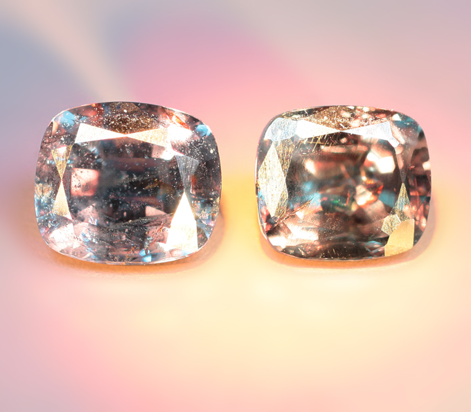 Редкость! Пара синевато-зеленых гранатов с александритовым эффектом 1,18 карата