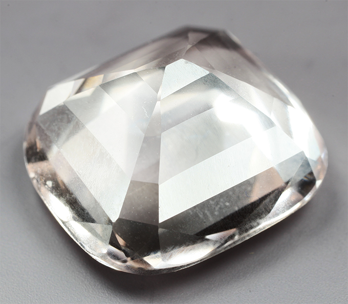 Крупный! Пастельно-оранжевый морганит высокой чистоты 20,84 карата