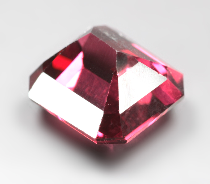 Чистейший умбалит гранат 2,99 карата