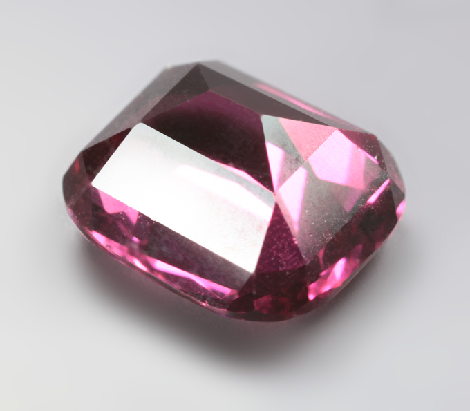 Чистейший крупный умбалит гранат 4,12 карата