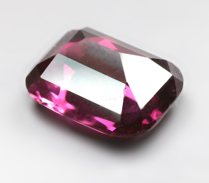 Чистейший крупный умбалит гранат 4,15 карата